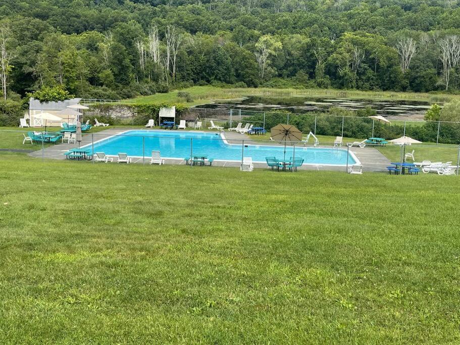 Pocono Shawnee Mountain Townhouse Сasa de vacaciones East Stroudsburg